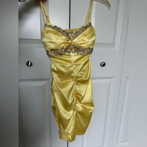 Bright yellow elegant dress‎ - perfect for homecoming or turnabout or an event